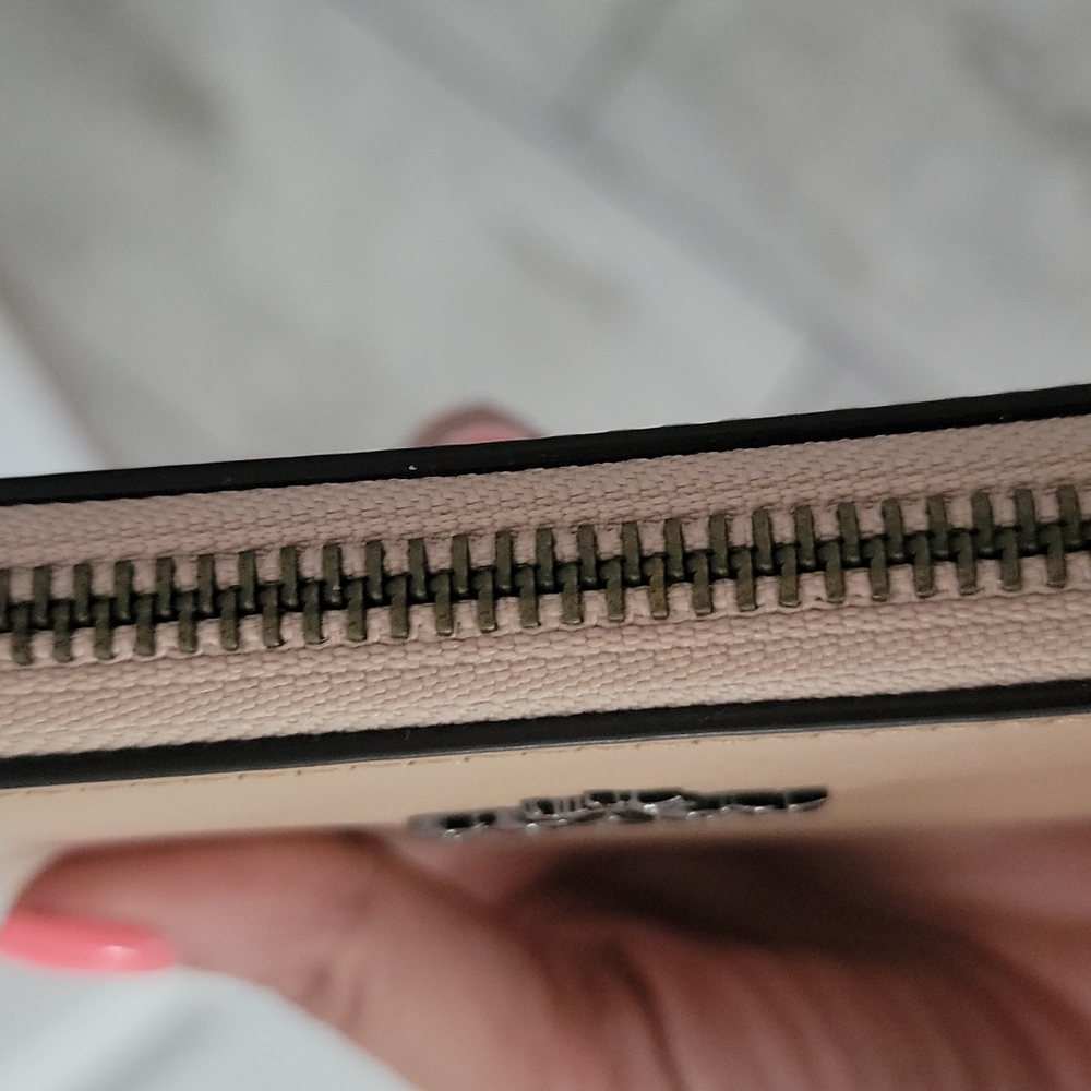 NEW Coach Wallet - Picture 7 of 7
